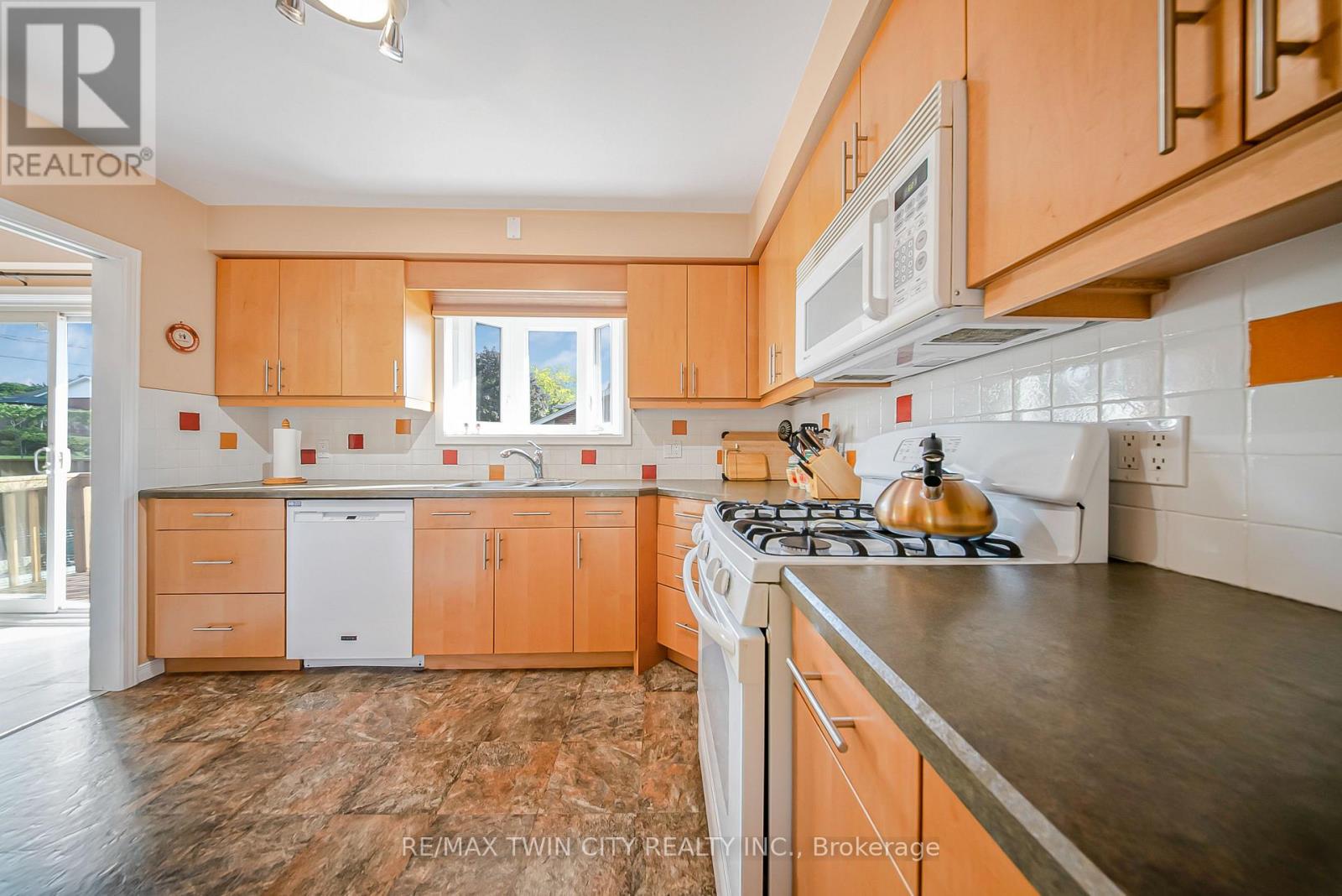 36 Nicklin Crescent, Guelph, Ontario  N1H 5E9 - Photo 16 - X12213289