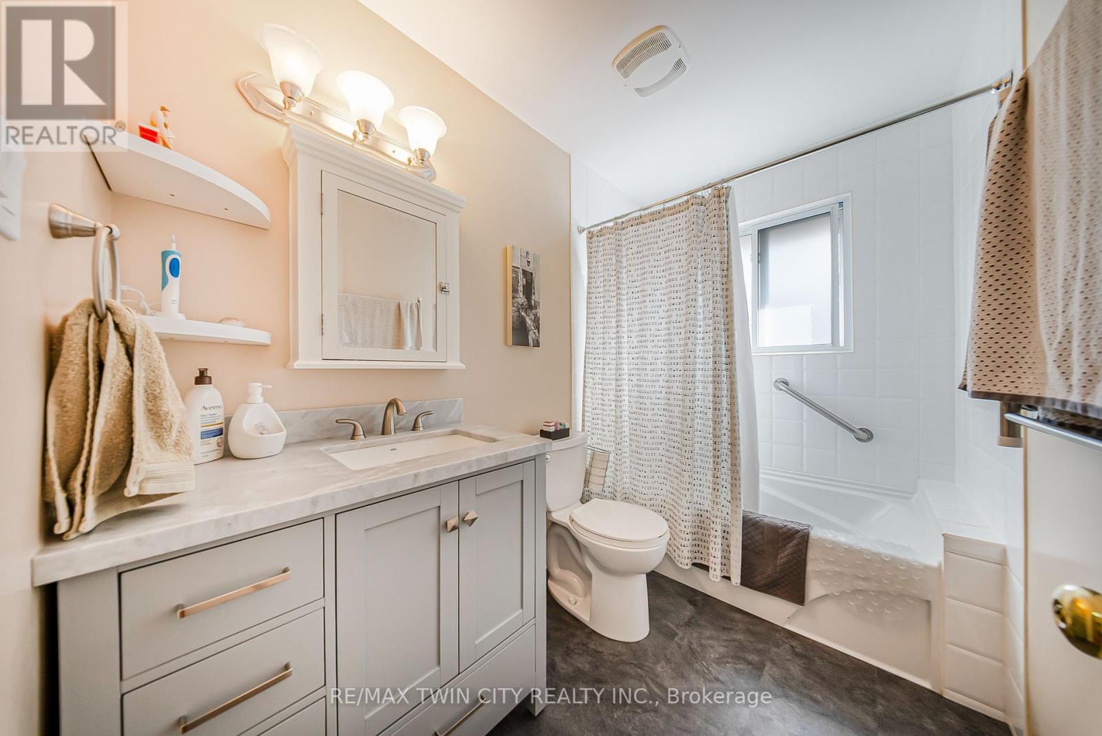36 Nicklin Crescent, Guelph, Ontario  N1H 5E9 - Photo 18 - X12213289