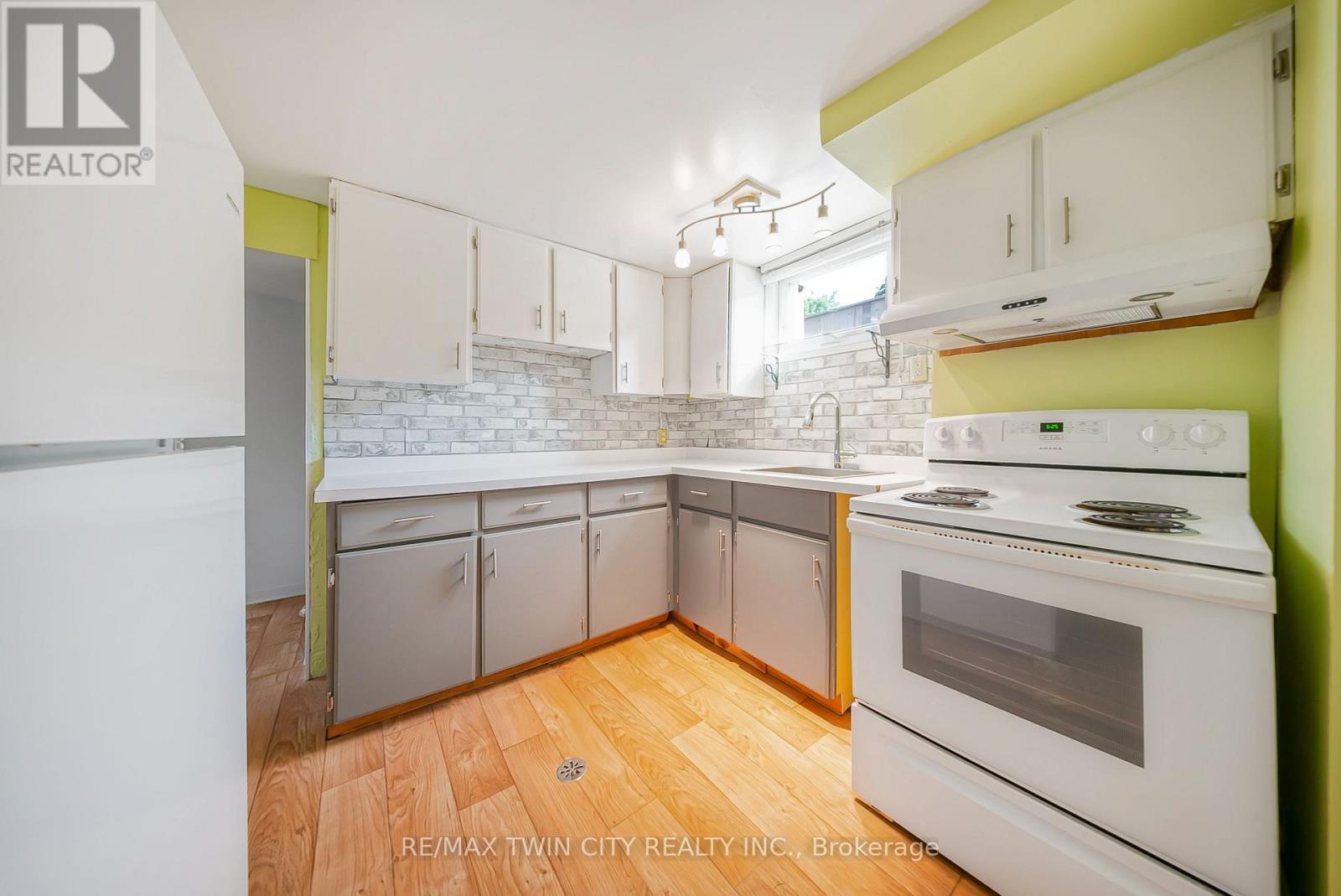 36 Nicklin Crescent, Guelph, Ontario  N1H 5E9 - Photo 27 - X12213289
