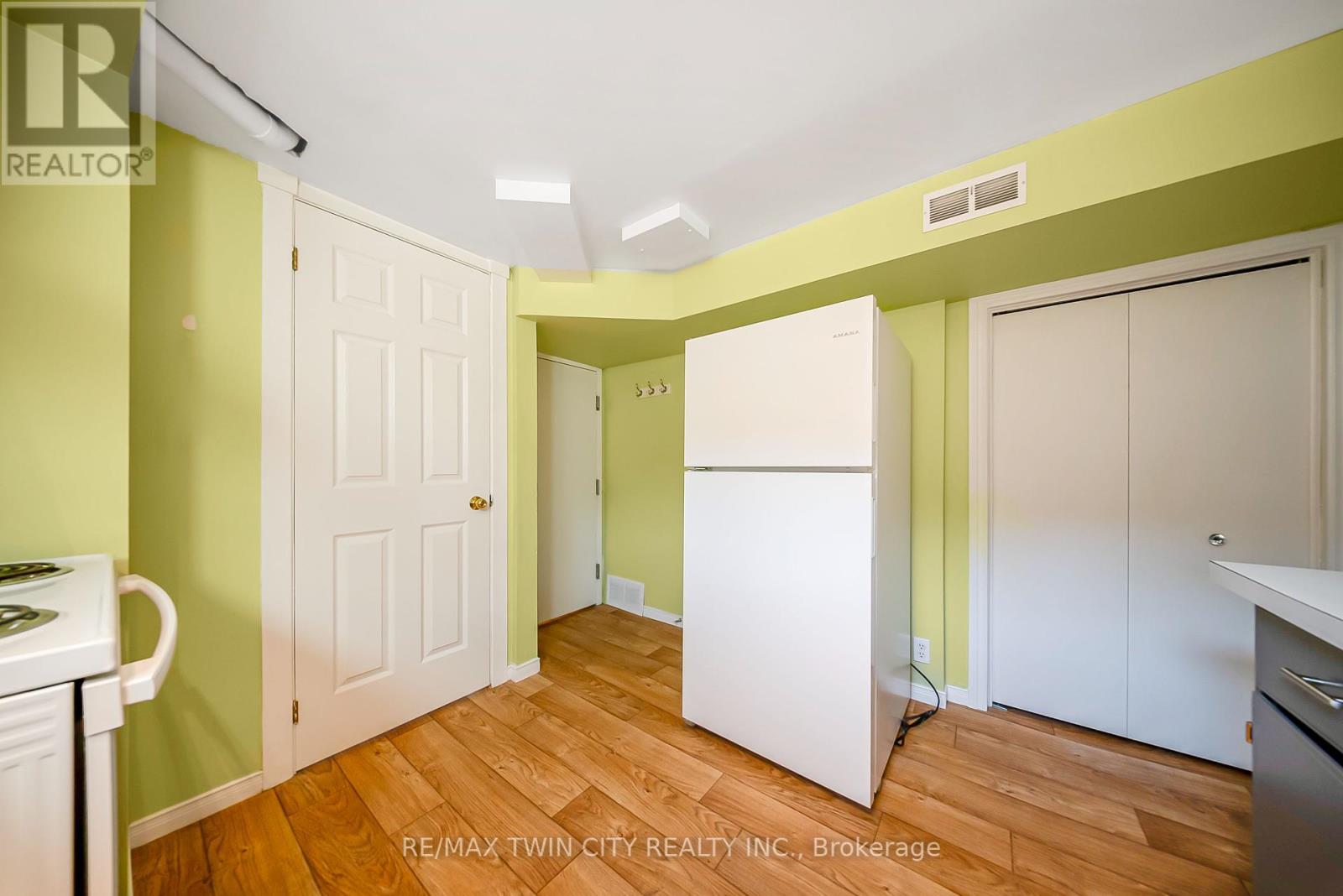 36 Nicklin Crescent, Guelph, Ontario  N1H 5E9 - Photo 28 - X12213289