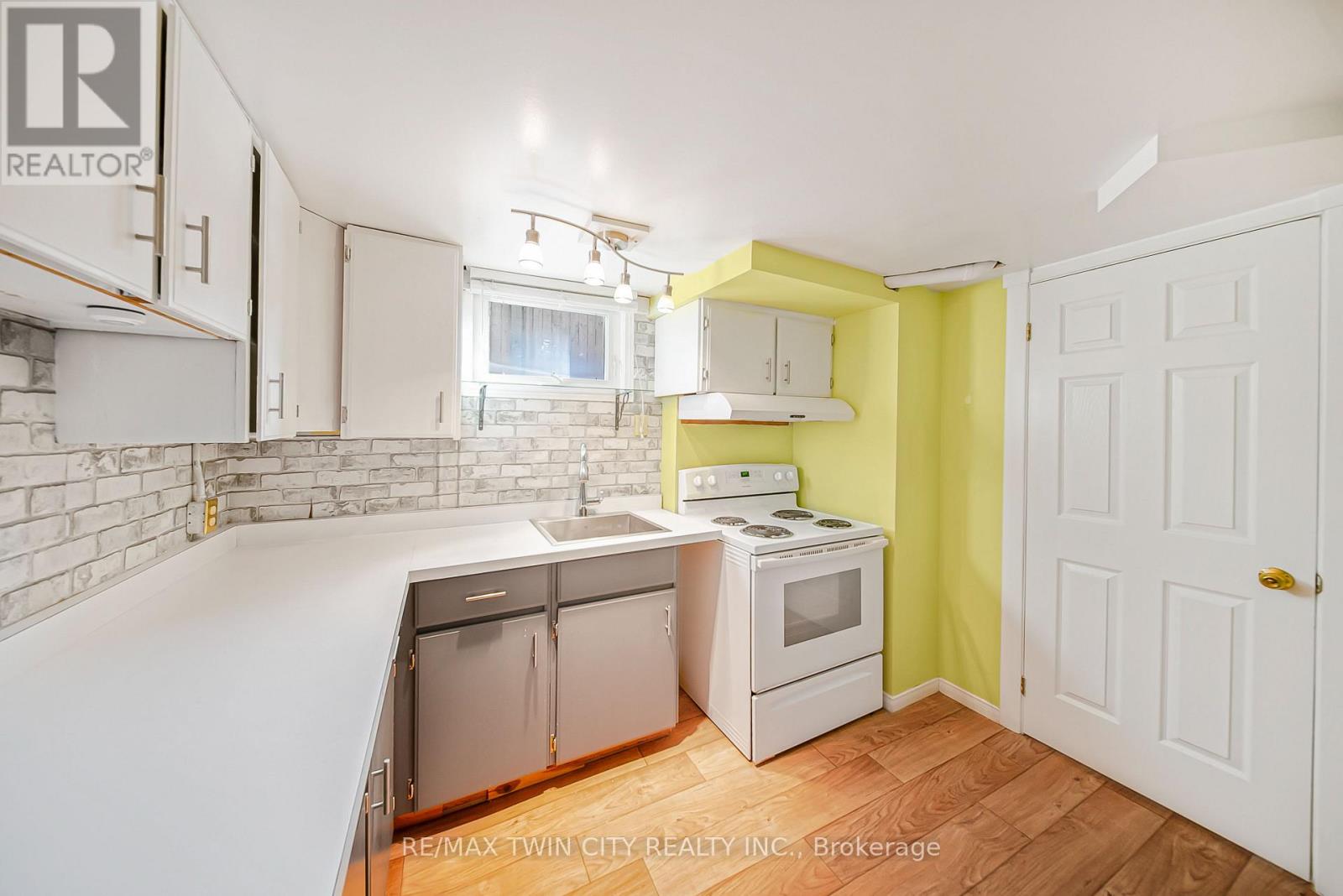 36 Nicklin Crescent, Guelph, Ontario  N1H 5E9 - Photo 30 - X12213289