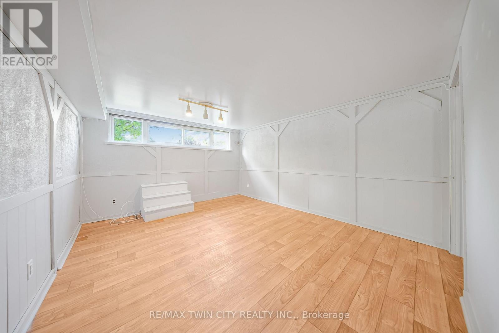 36 Nicklin Crescent, Guelph, Ontario  N1H 5E9 - Photo 31 - X12213289