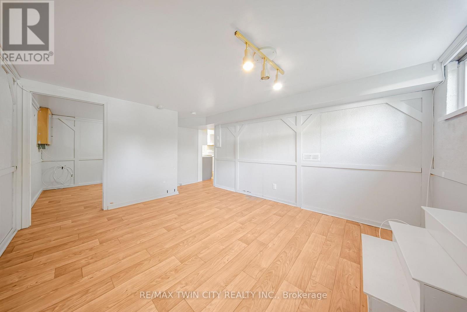 36 Nicklin Crescent, Guelph, Ontario  N1H 5E9 - Photo 32 - X12213289