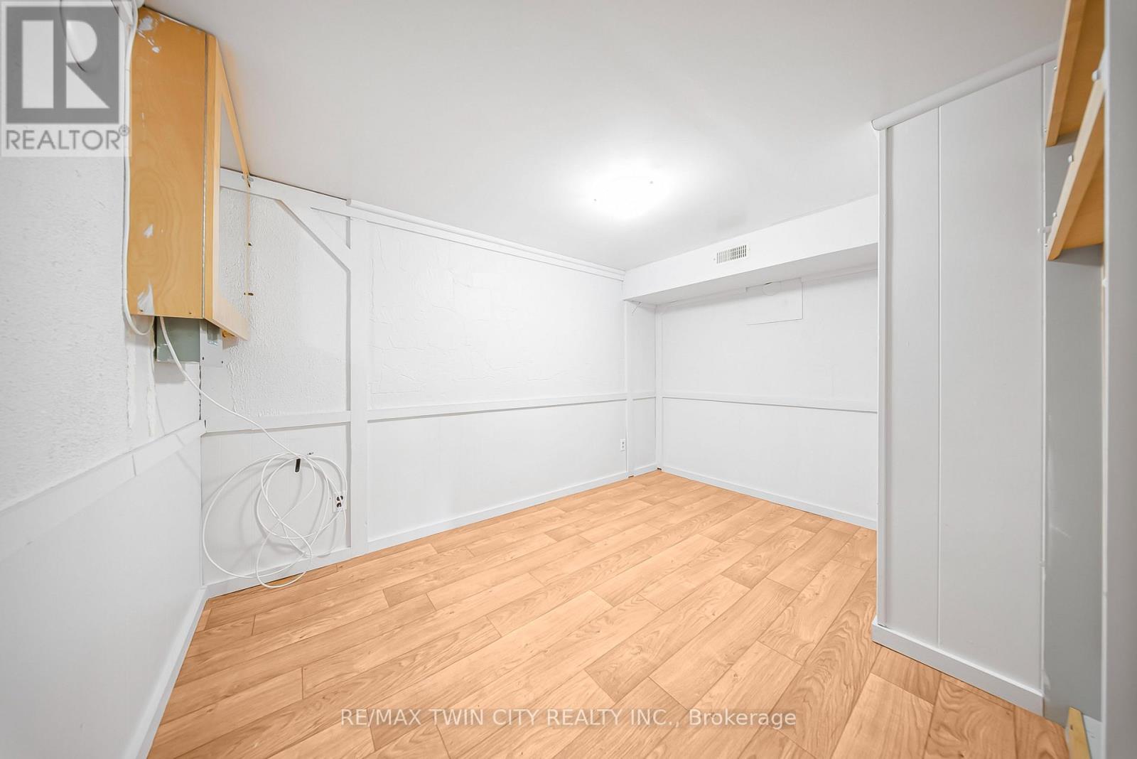 36 Nicklin Crescent, Guelph, Ontario  N1H 5E9 - Photo 33 - X12213289