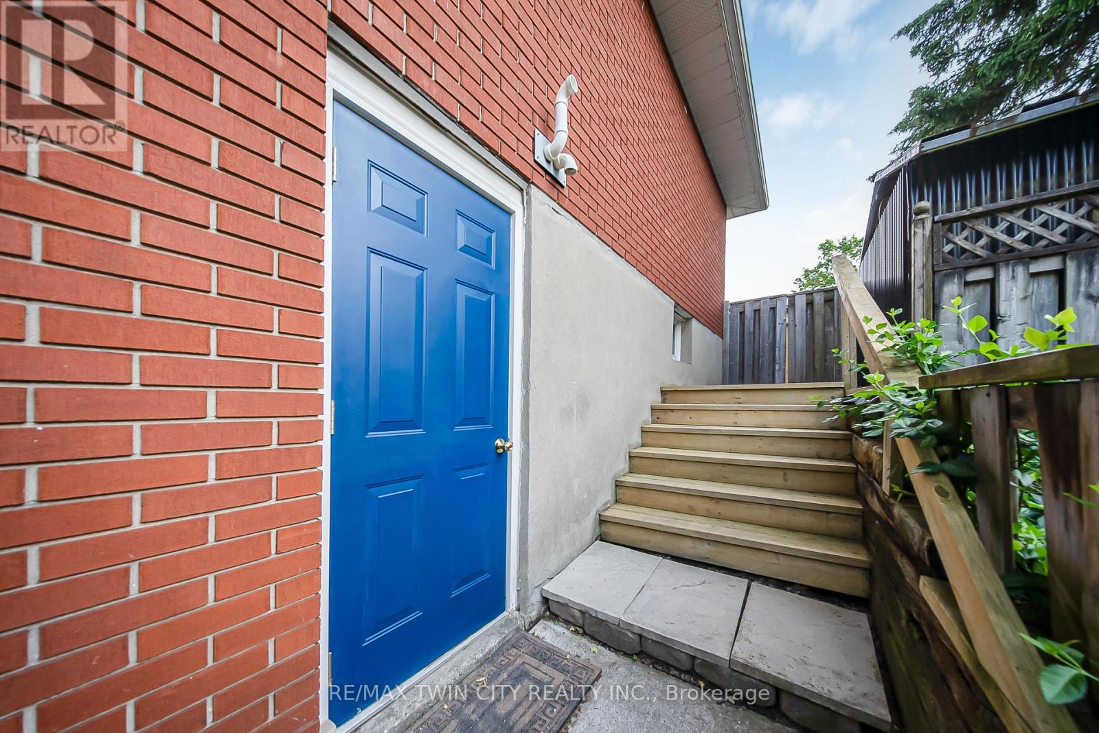 36 Nicklin Crescent, Guelph, Ontario  N1H 5E9 - Photo 35 - X12213289
