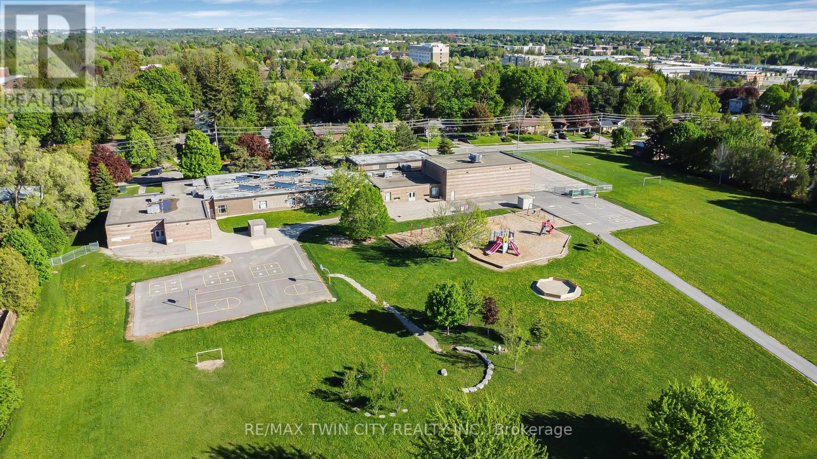 36 Nicklin Crescent, Guelph, Ontario  N1H 5E9 - Photo 43 - X12213289