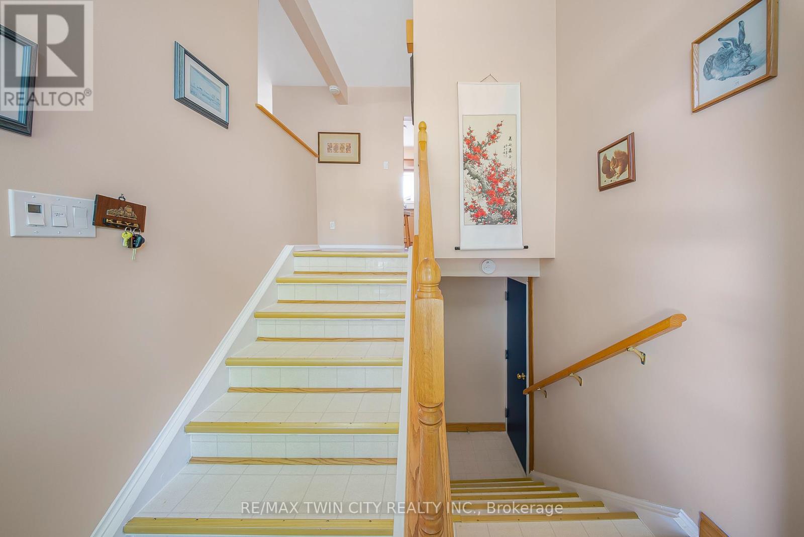 36 Nicklin Crescent, Guelph, Ontario  N1H 5E9 - Photo 6 - X12213289