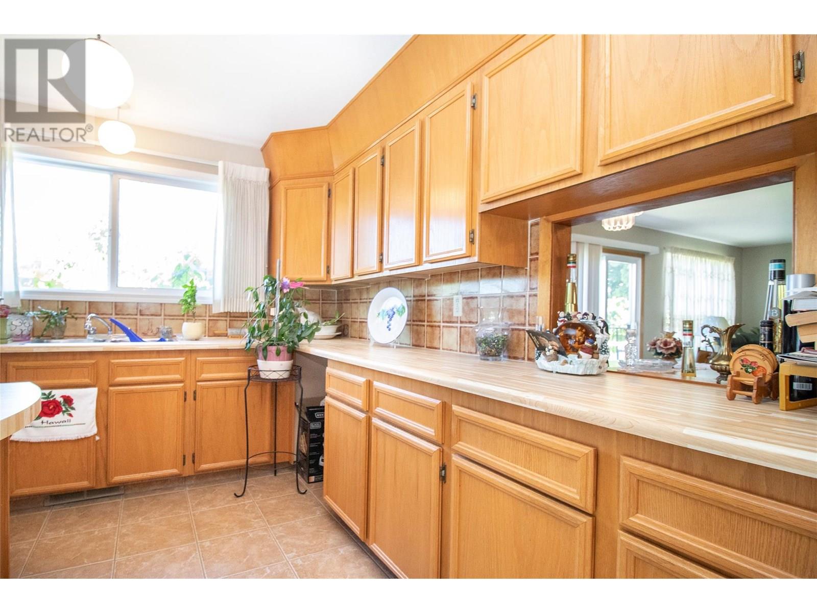 532 O'keefe Court, Kelowna, British Columbia  V1X 6B1 - Photo 9 - 10351542