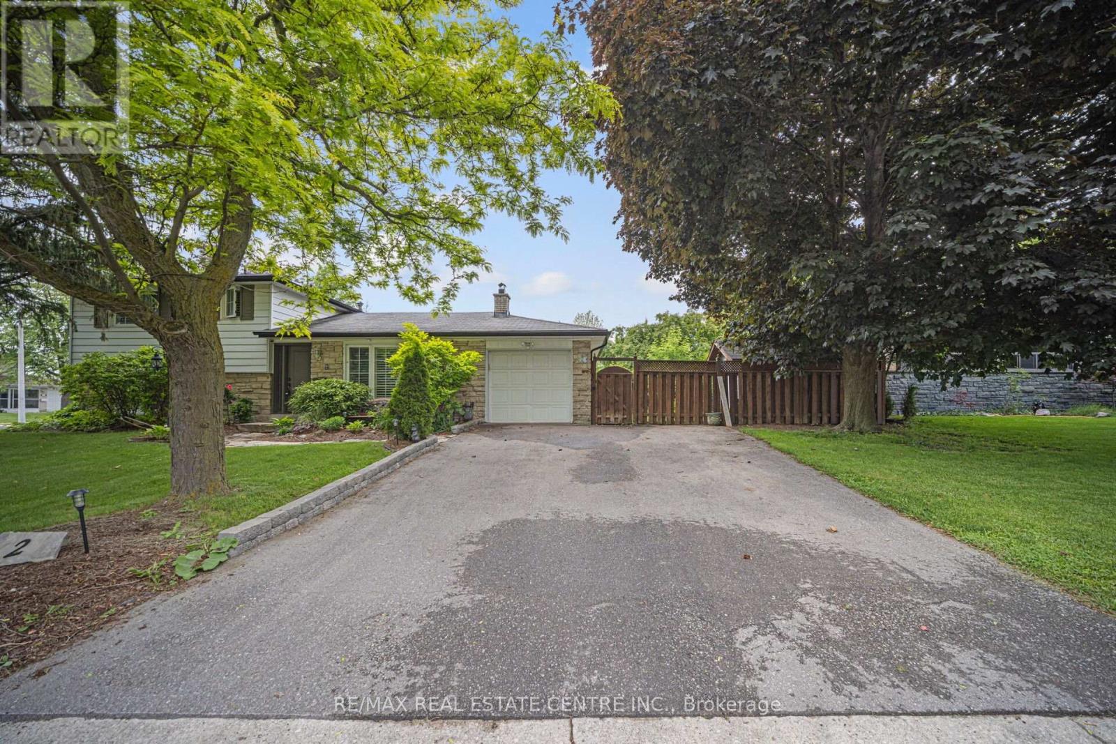 2 Chesterfield Road, Brampton, Ontario  L6W 1K9 - Photo 5 - W12171278