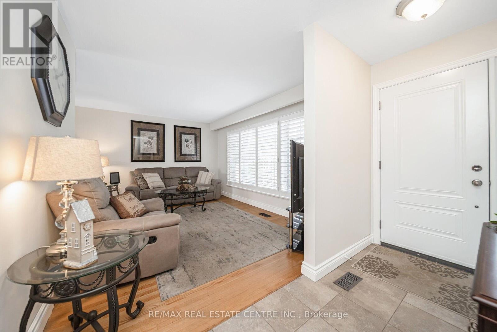 2 Chesterfield Road, Brampton, Ontario  L6W 1K9 - Photo 9 - W12171278