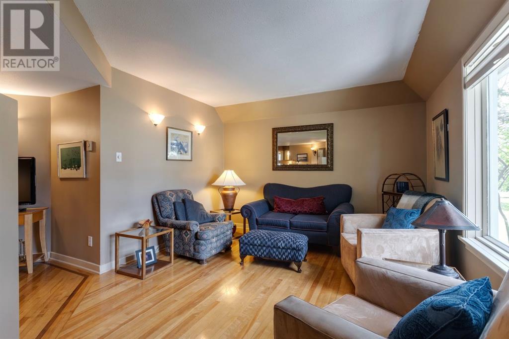 2009 22 Avenue Nw, Calgary, Alberta  T2M 1S1 - Photo 2 - A2225914