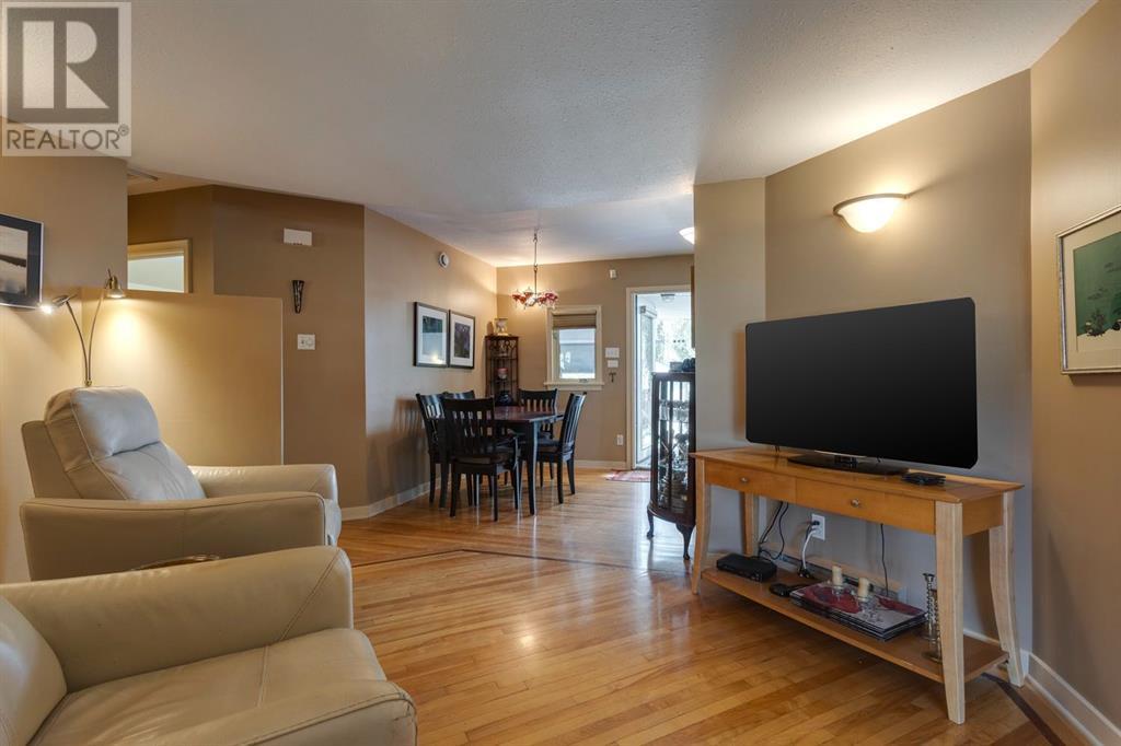 2009 22 Avenue Nw, Calgary, Alberta  T2M 1S1 - Photo 5 - A2225914
