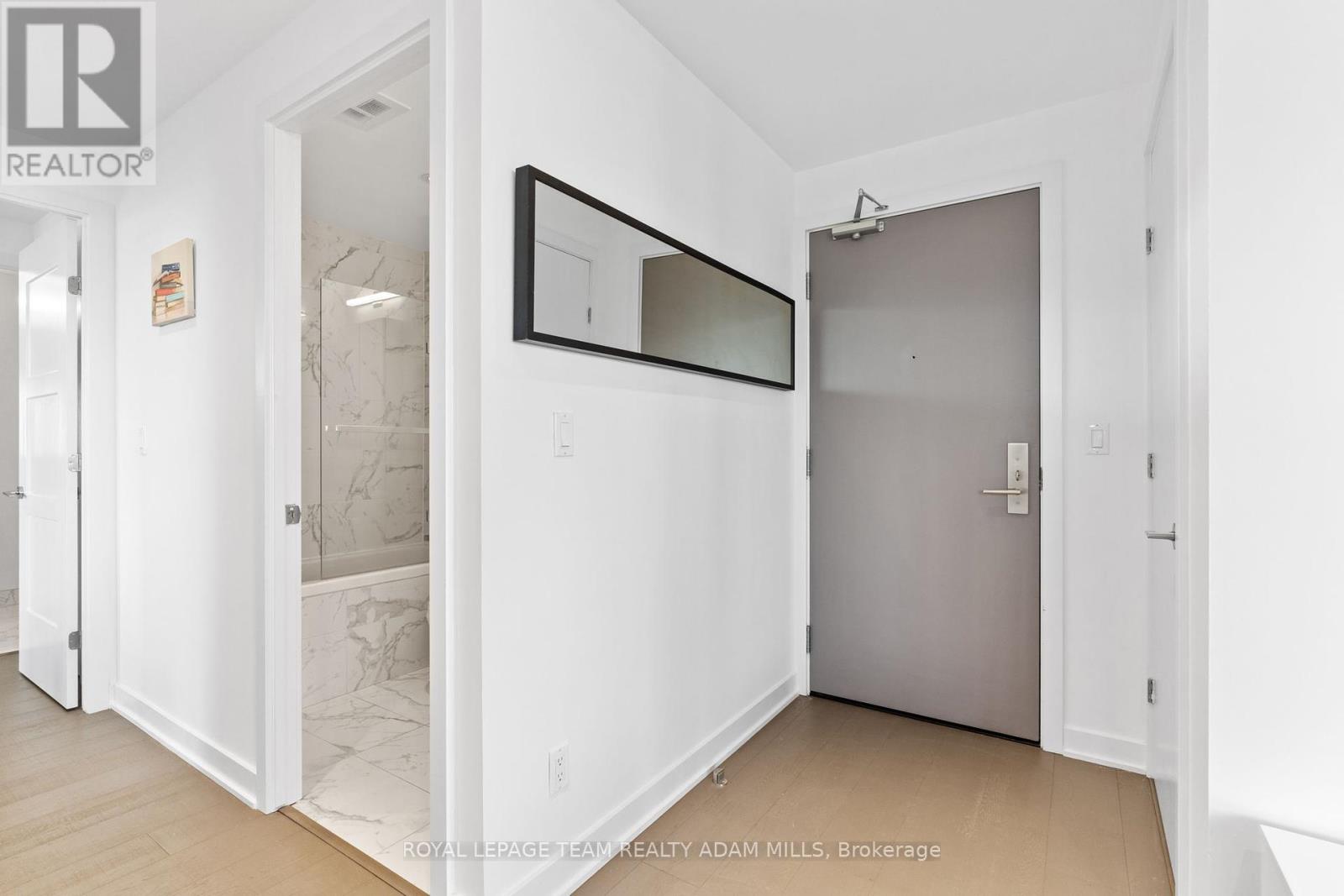 908 - 203 Catherine Street, Ottawa, Ontario  K2P 1J5 - Photo 6 - X12213399