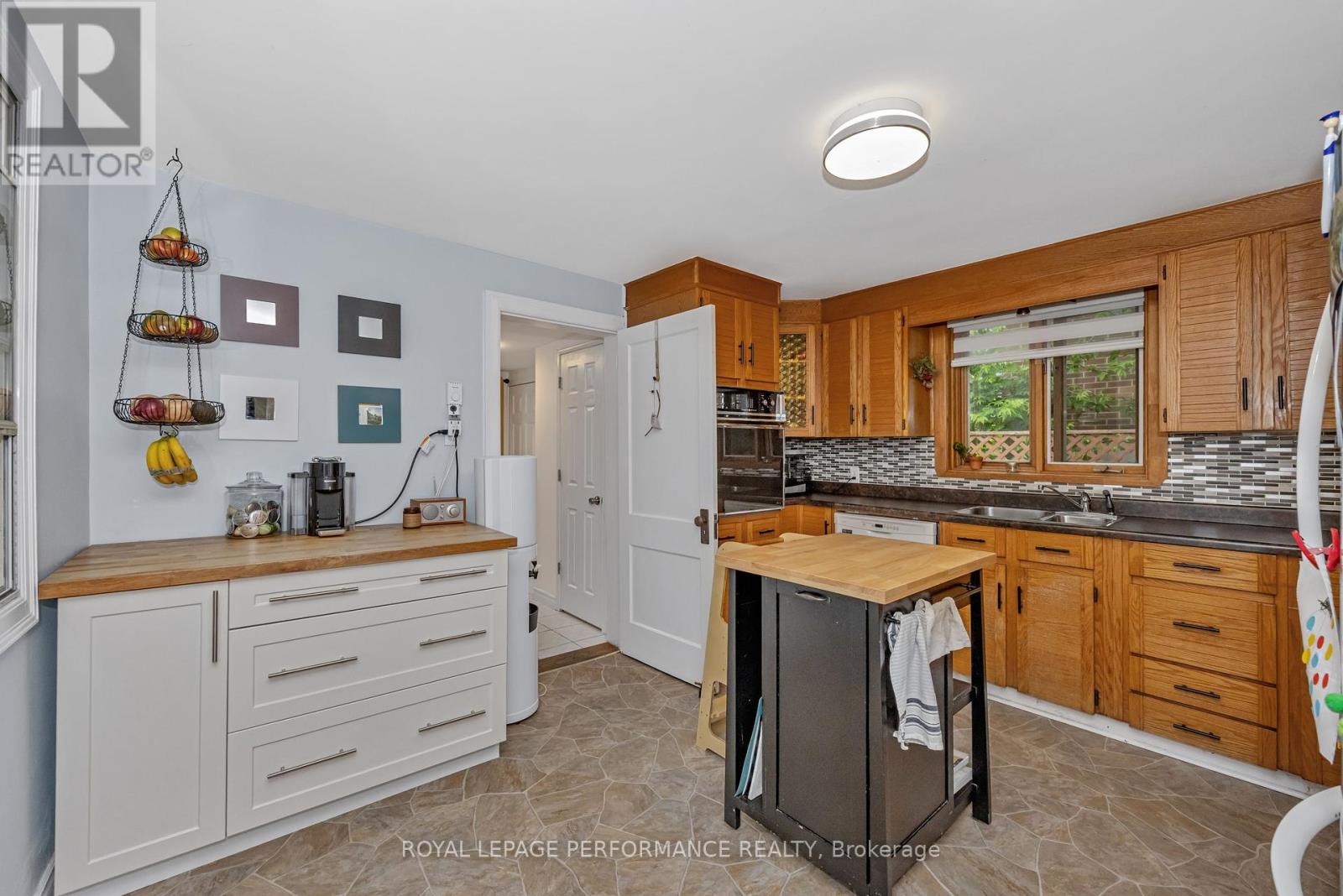 180 Dagmar Avenue, Ottawa, Ontario  K1L 5T2 - Photo 12 - X12213449