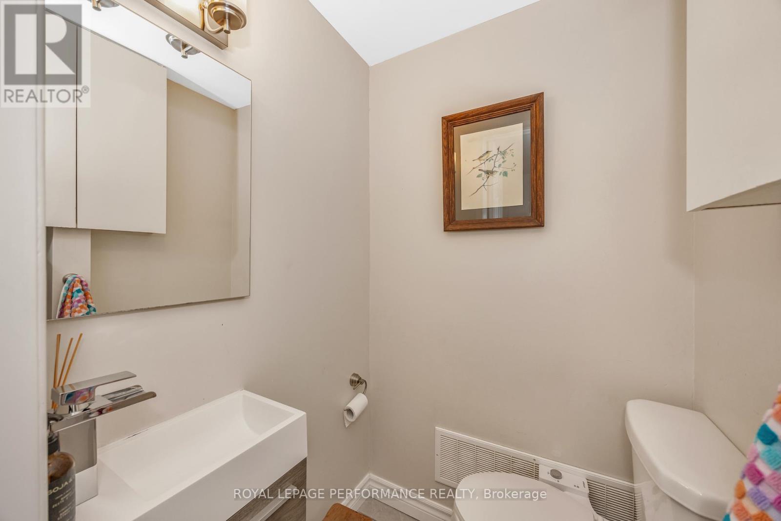 180 Dagmar Avenue, Ottawa, Ontario  K1L 5T2 - Photo 20 - X12213449