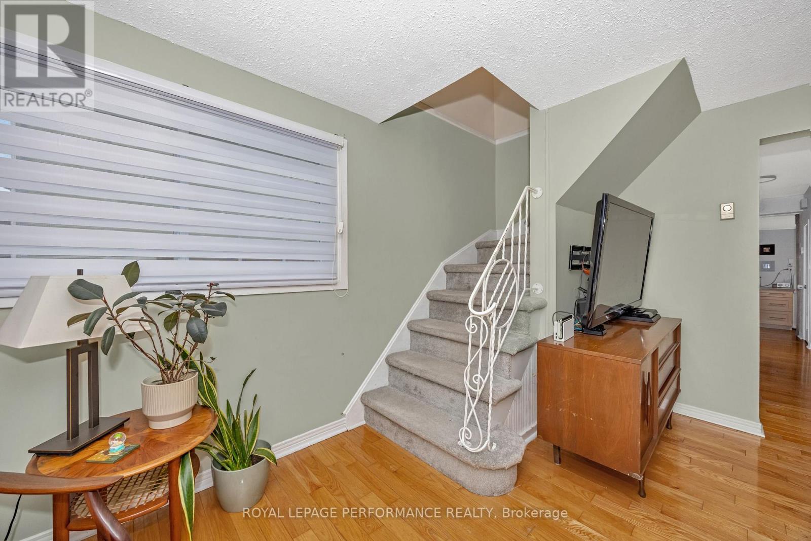 180 Dagmar Avenue, Ottawa, Ontario  K1L 5T2 - Photo 22 - X12213449