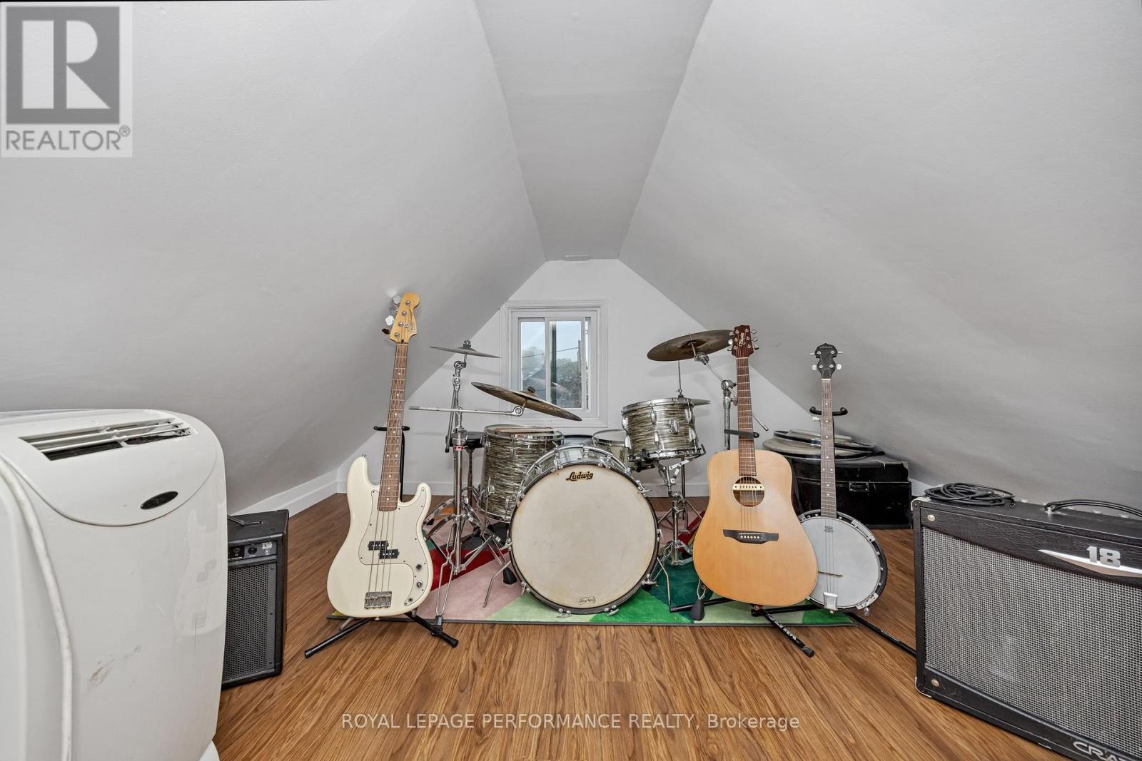 180 Dagmar Avenue, Ottawa, Ontario  K1L 5T2 - Photo 33 - X12213449