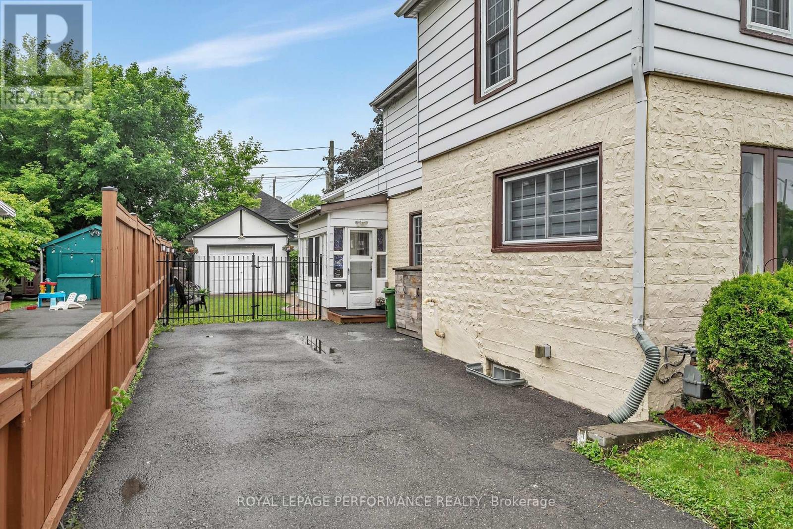 180 Dagmar Avenue, Ottawa, Ontario  K1L 5T2 - Photo 37 - X12213449