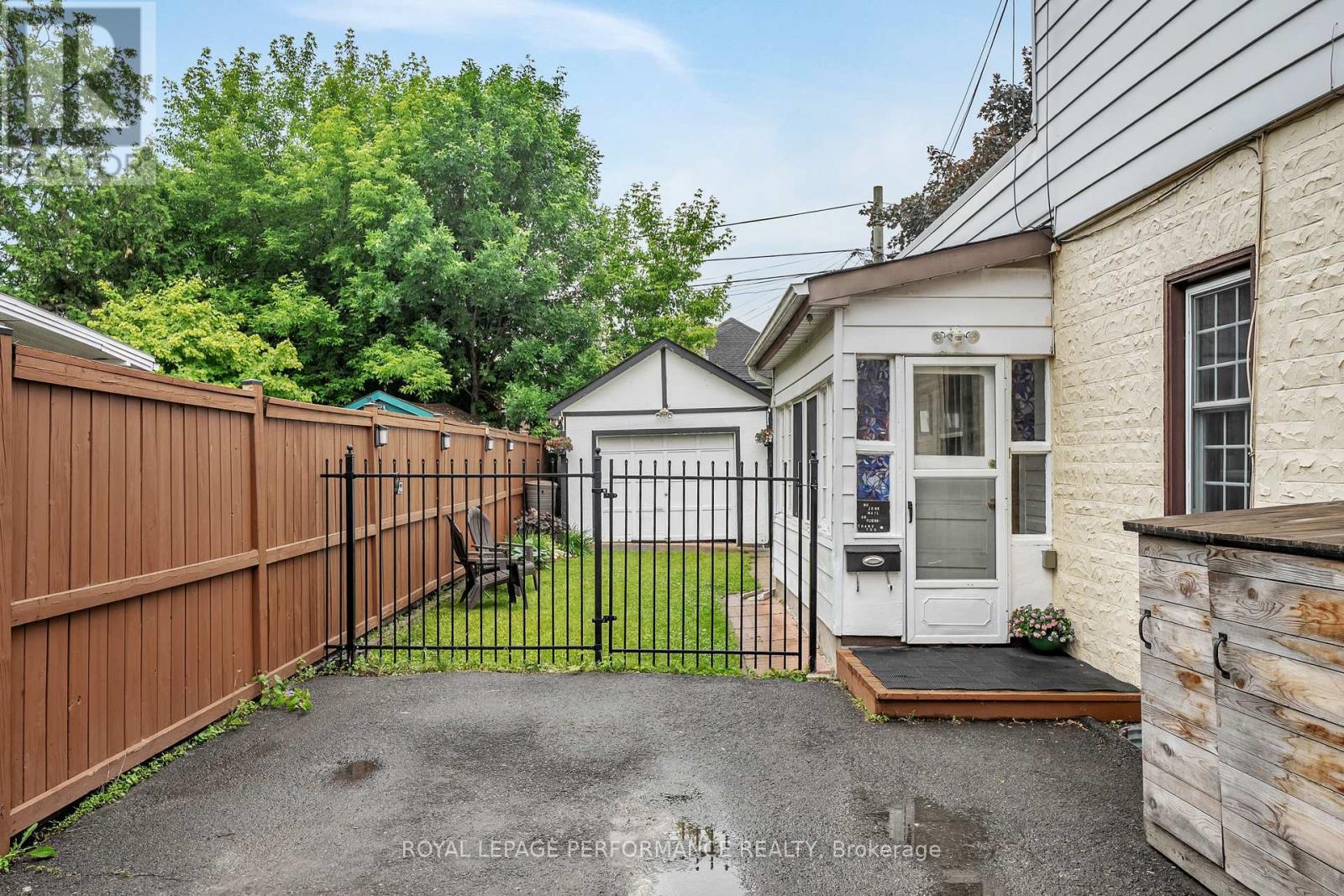 180 Dagmar Avenue, Ottawa, Ontario  K1L 5T2 - Photo 38 - X12213449