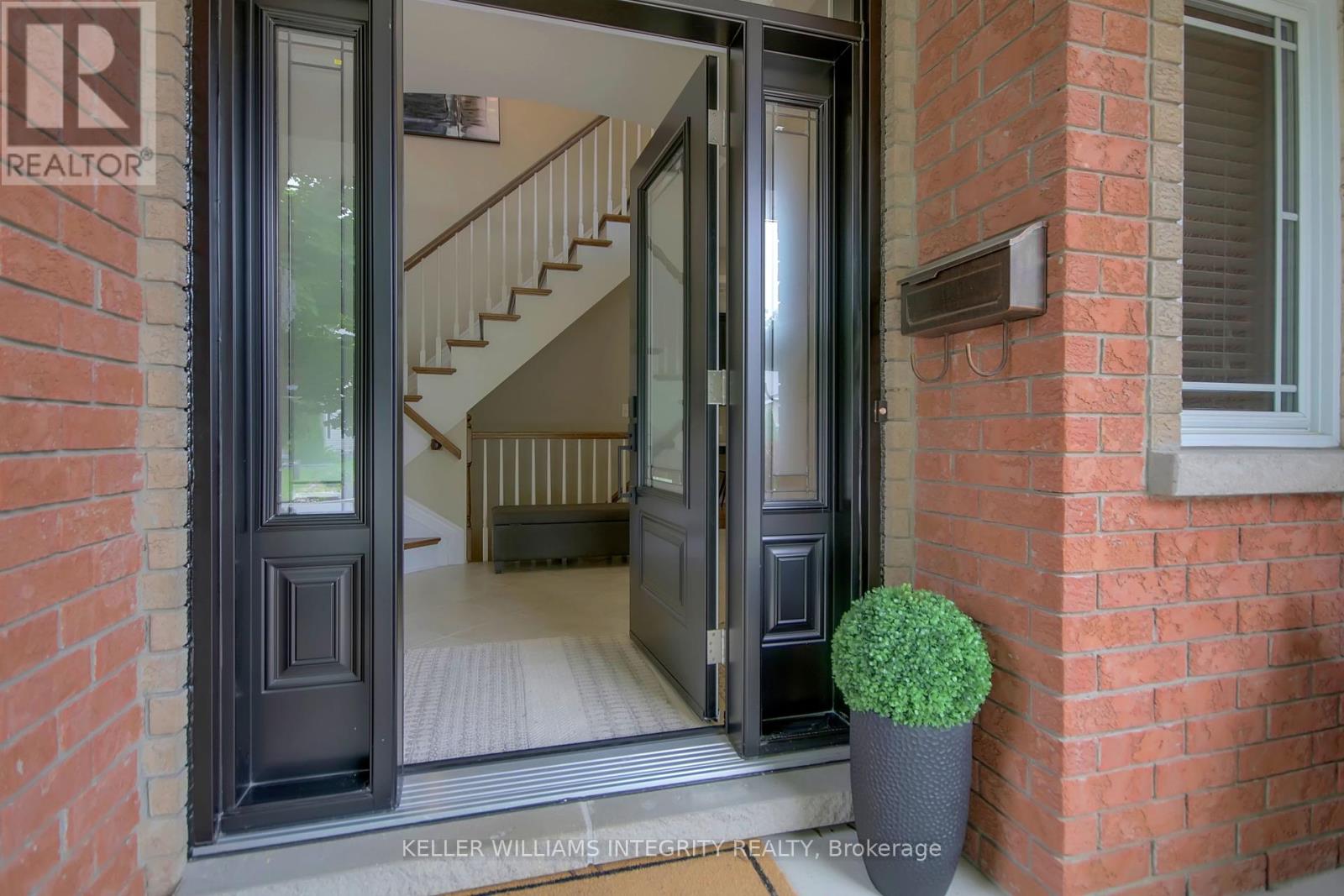 17 Feldspar Crescent, Ottawa, Ontario  K2S 1Y3 - Photo 3 - X12213458