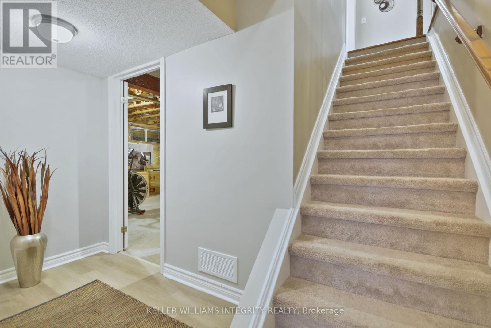 17 Feldspar Crescent, Ottawa, Ontario  K2S 1Y3 - Photo 36 - X12213458