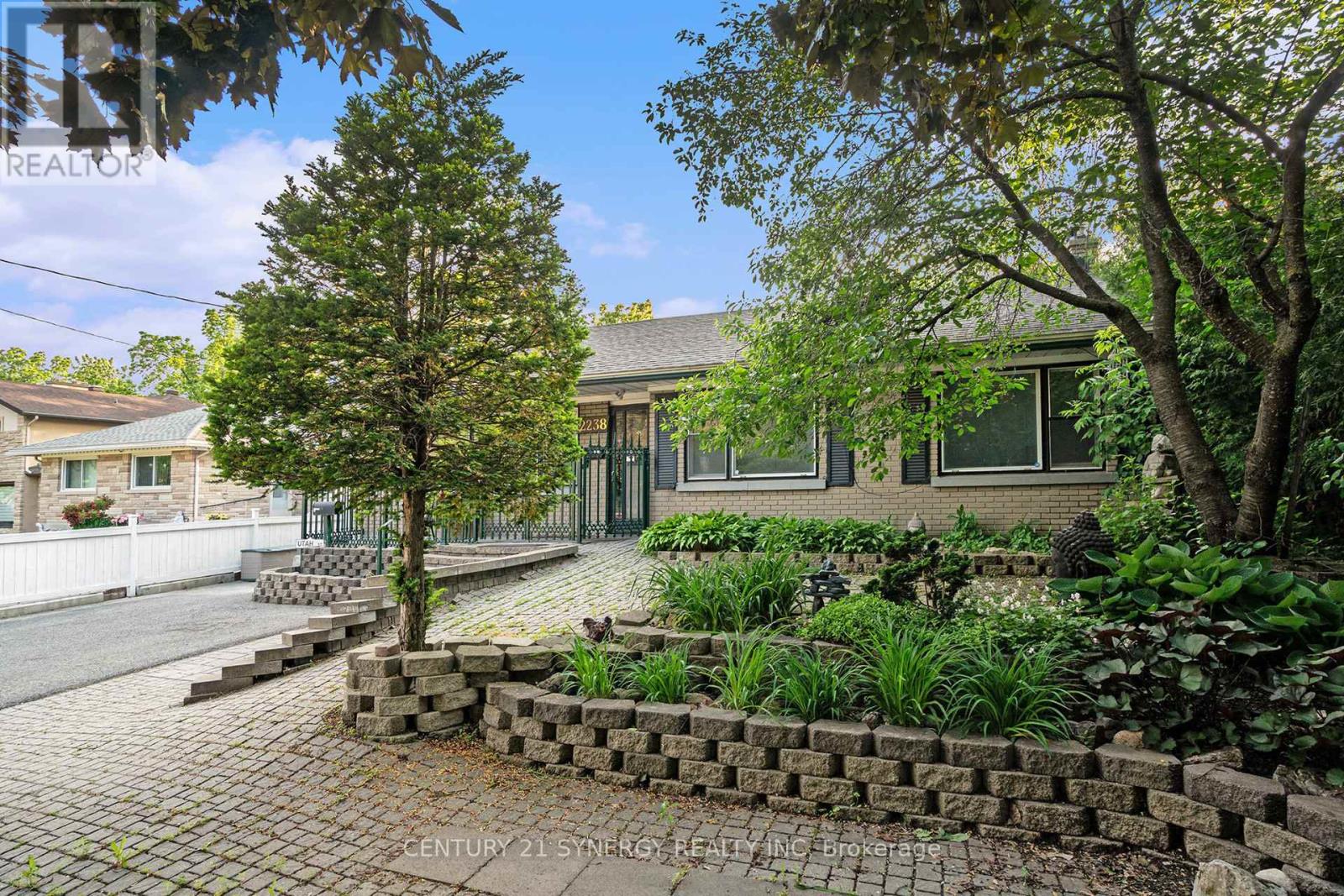 2238 Utah Street, Ottawa, Ontario  K1H 7W8 - Photo 3 - X12213462