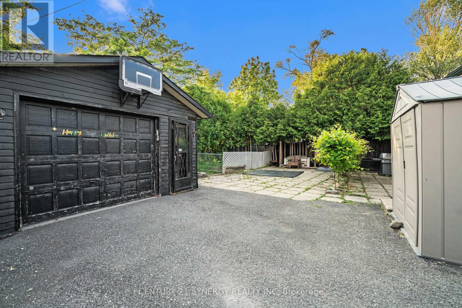 2238 Utah Street, Ottawa, Ontario  K1H 7W8 - Photo 4 - X12213462
