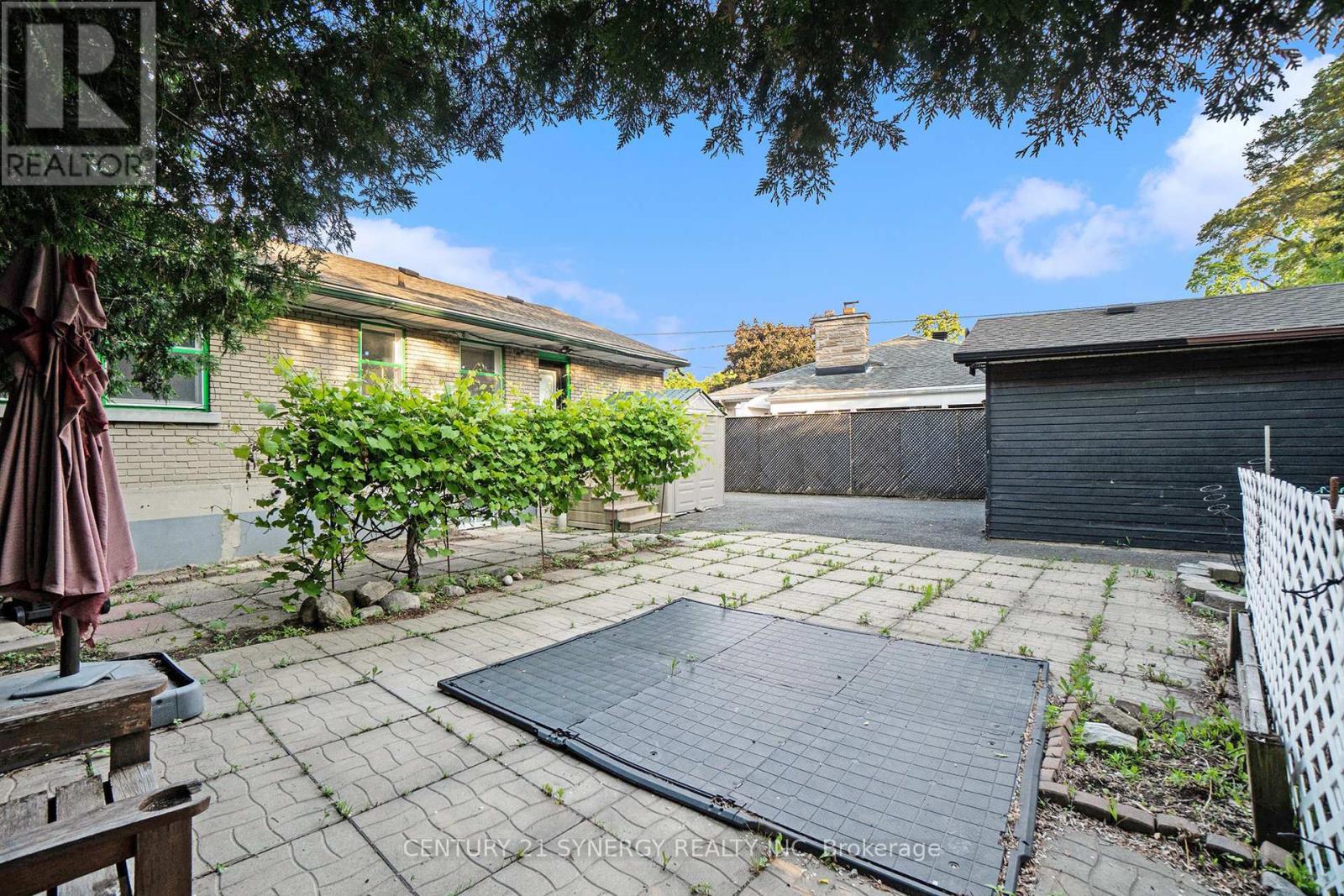 2238 Utah Street, Ottawa, Ontario  K1H 7W8 - Photo 5 - X12213462