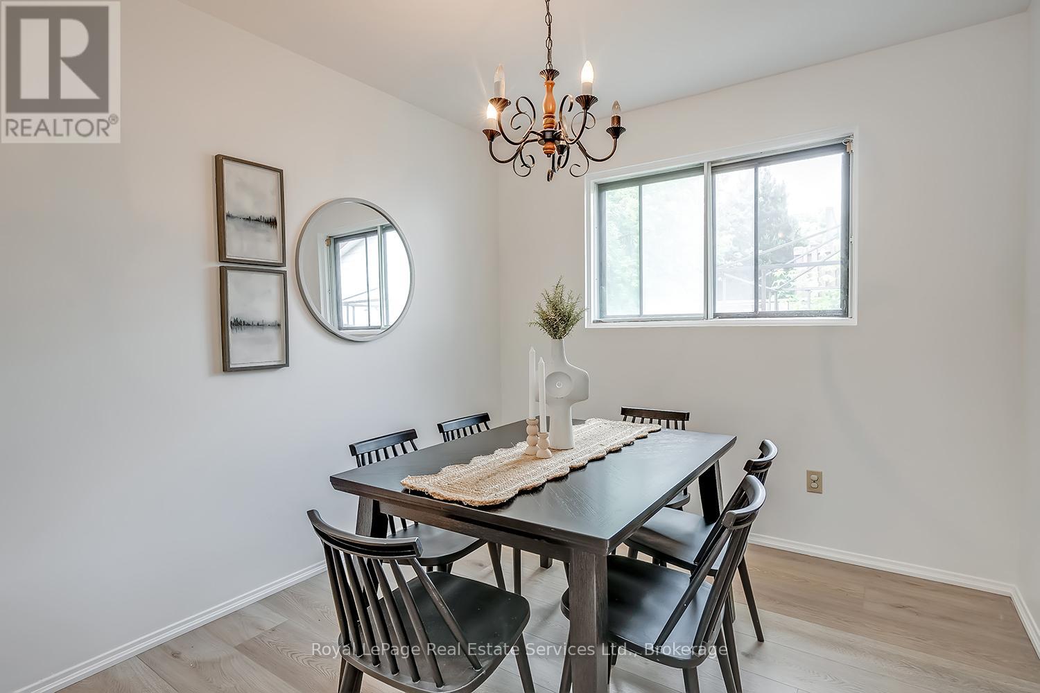 1201 Consort Crescent, Burlington, Ontario  L7M 1J8 - Photo 12 - W12213336