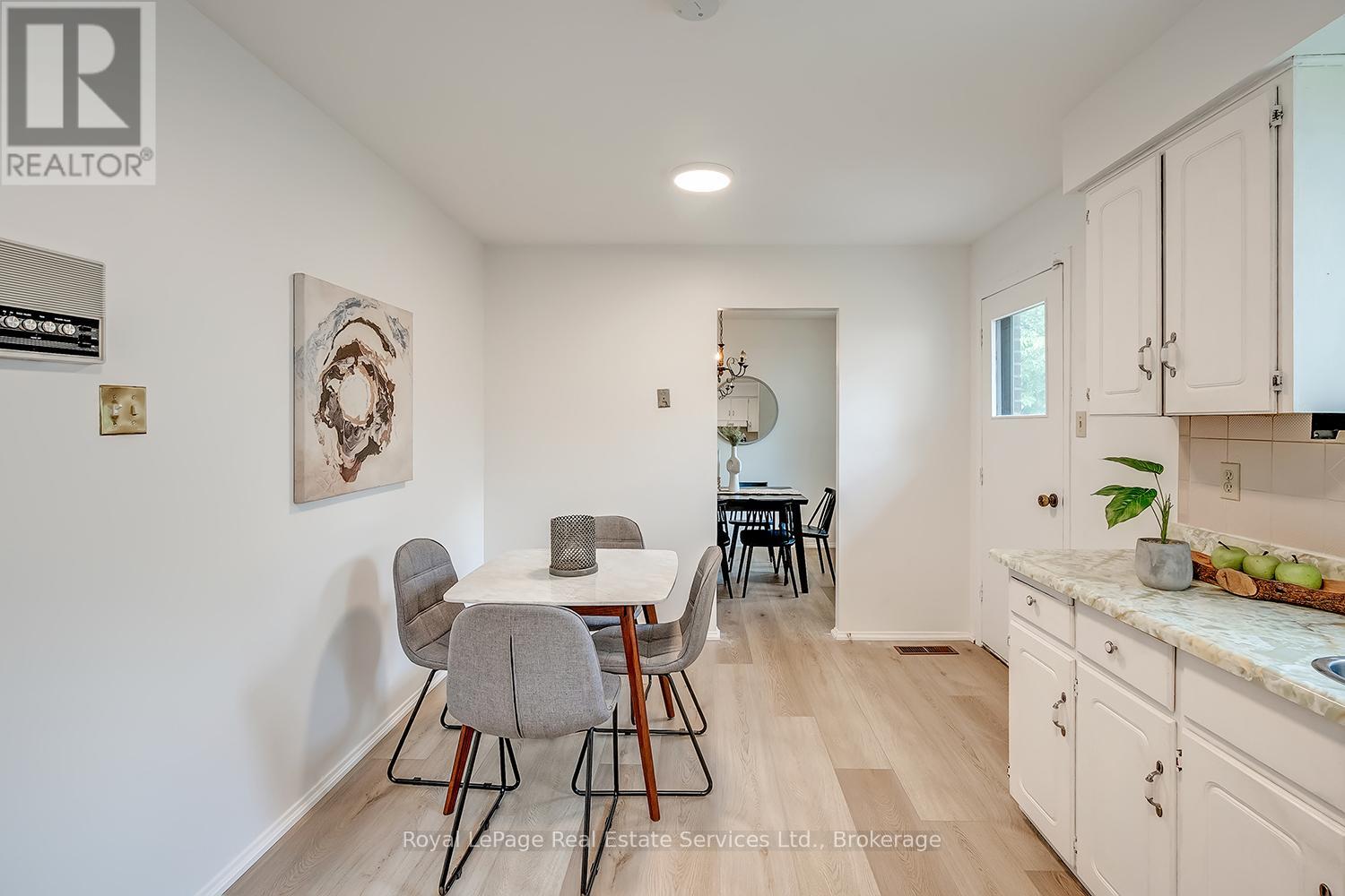 1201 Consort Crescent, Burlington, Ontario  L7M 1J8 - Photo 18 - W12213336