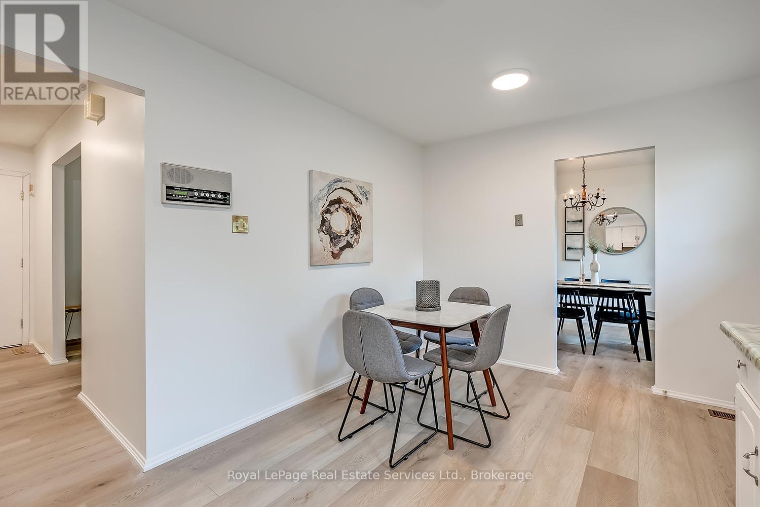 1201 Consort Crescent, Burlington, Ontario  L7M 1J8 - Photo 19 - W12213336