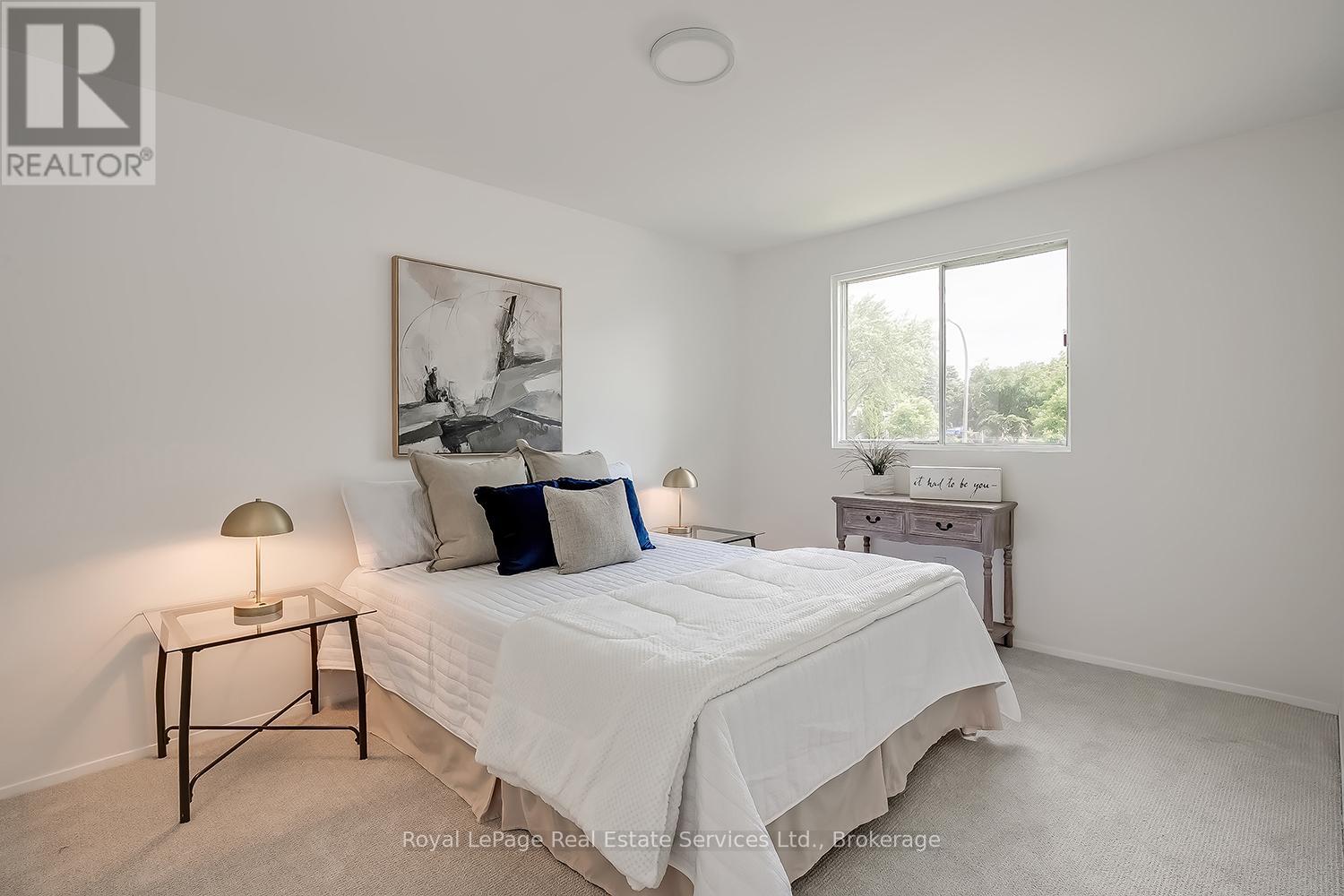 1201 Consort Crescent, Burlington, Ontario  L7M 1J8 - Photo 20 - W12213336