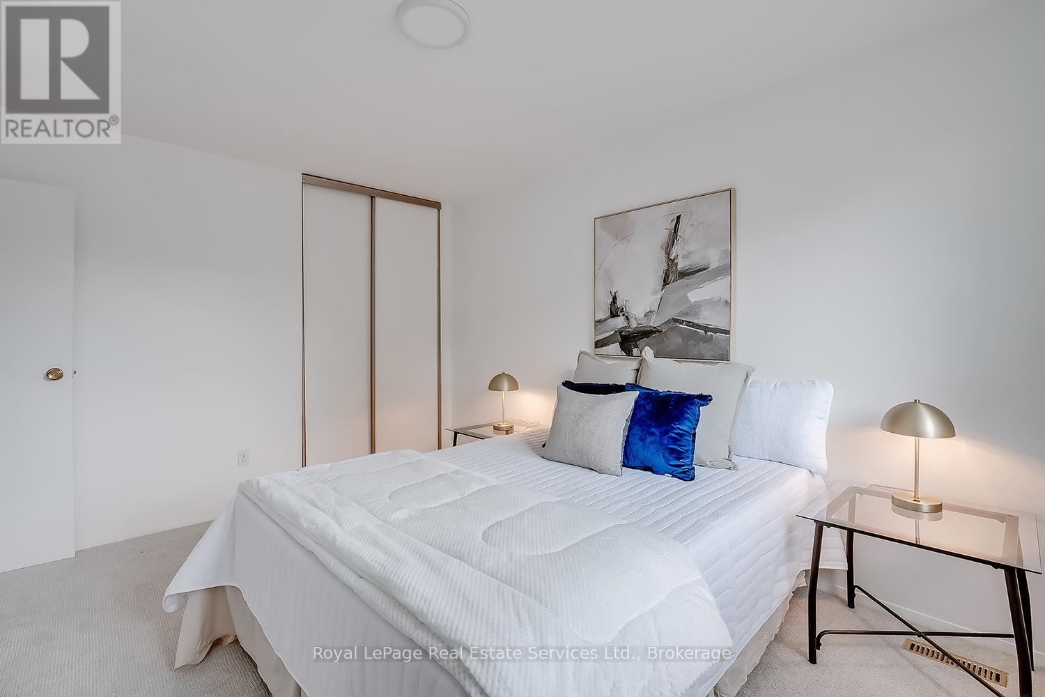 1201 Consort Crescent, Burlington, Ontario  L7M 1J8 - Photo 21 - W12213336