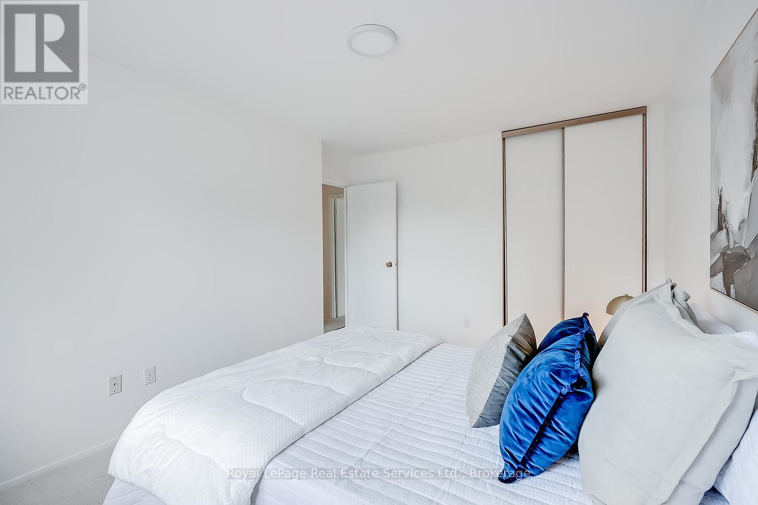 1201 Consort Crescent, Burlington, Ontario  L7M 1J8 - Photo 22 - W12213336