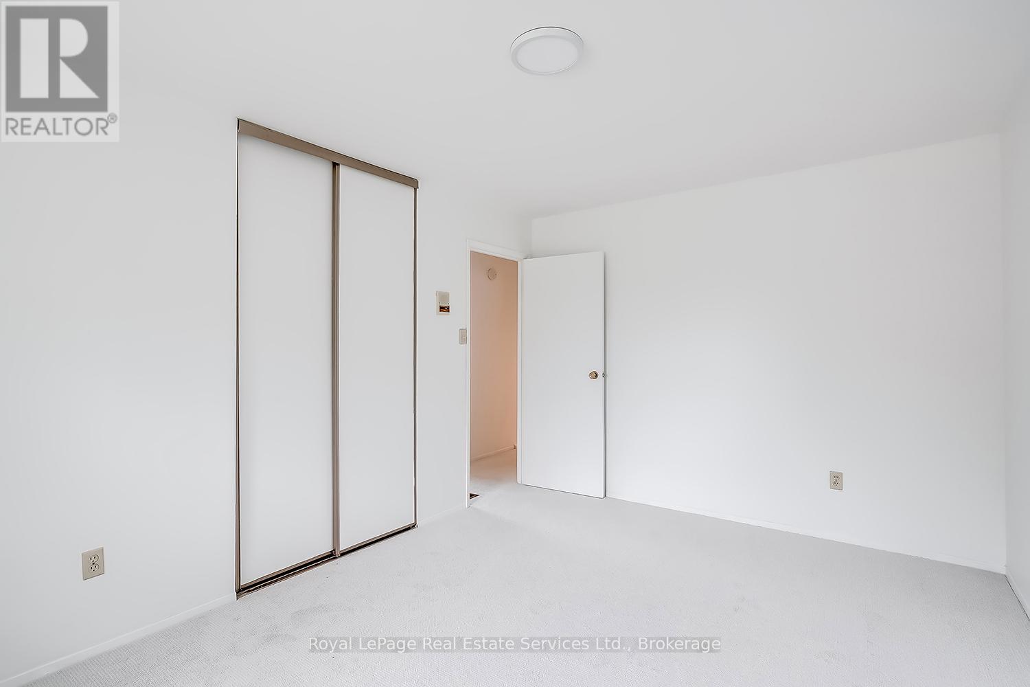 1201 Consort Crescent, Burlington, Ontario  L7M 1J8 - Photo 24 - W12213336