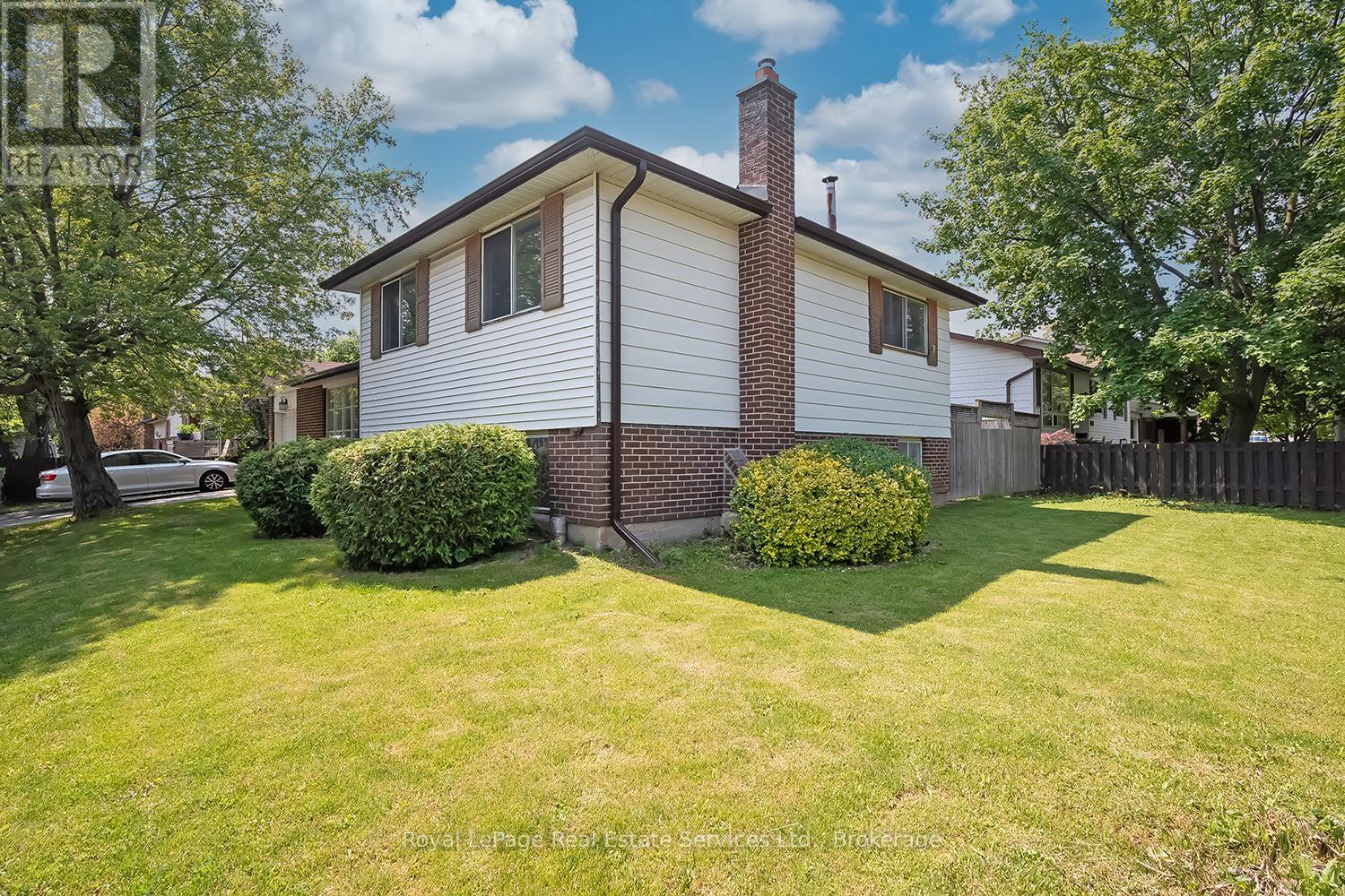 1201 Consort Crescent, Burlington, Ontario  L7M 1J8 - Photo 3 - W12213336