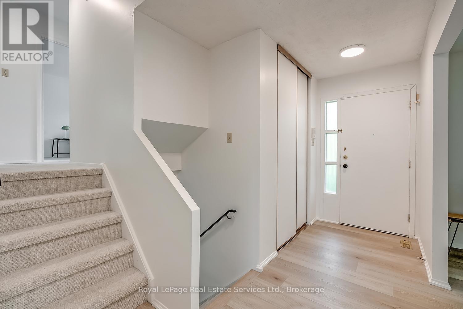 1201 Consort Crescent, Burlington, Ontario  L7M 1J8 - Photo 4 - W12213336