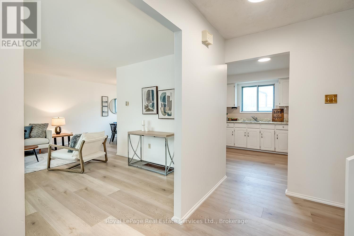 1201 Consort Crescent, Burlington, Ontario  L7M 1J8 - Photo 5 - W12213336