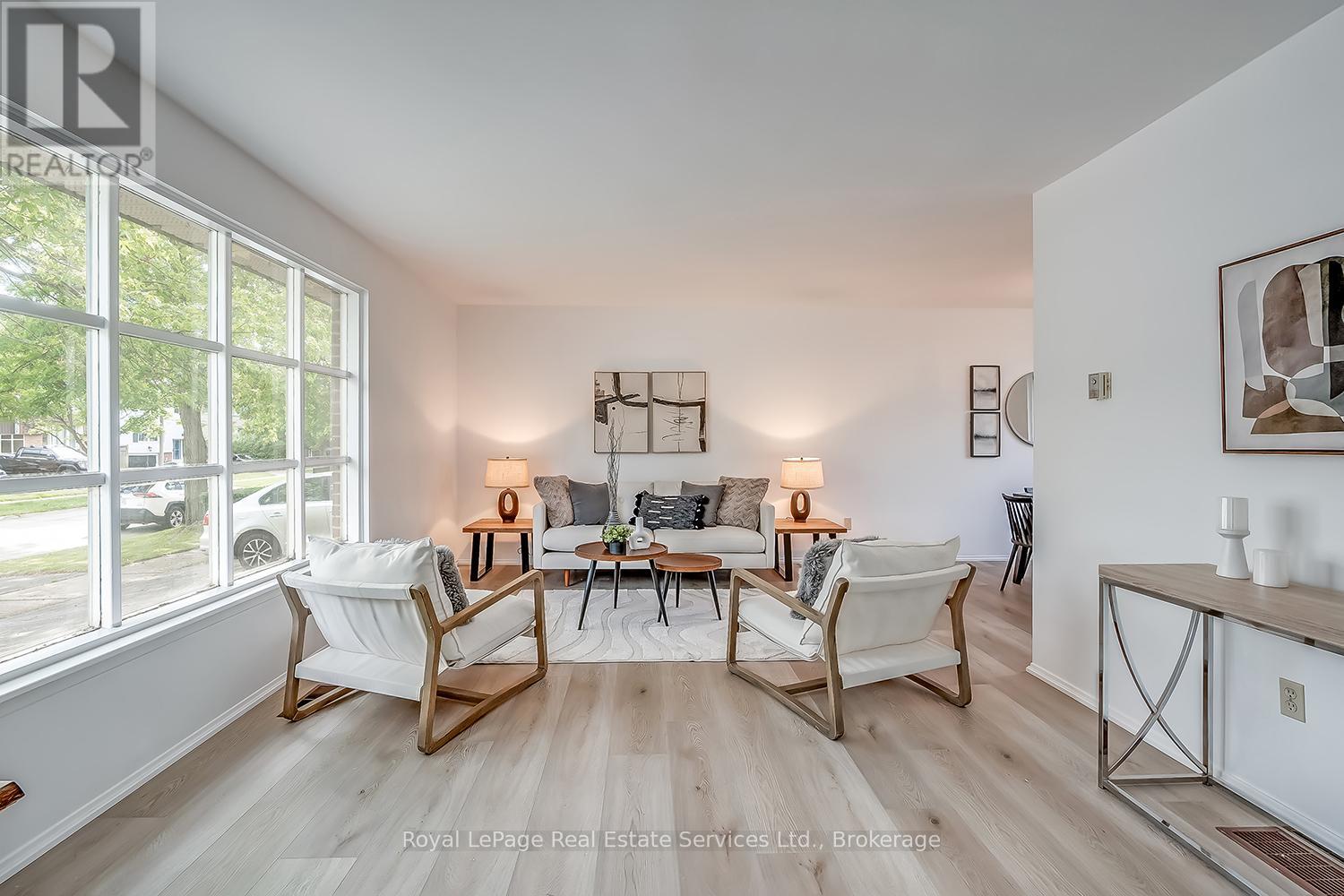 1201 Consort Crescent, Burlington, Ontario  L7M 1J8 - Photo 6 - W12213336