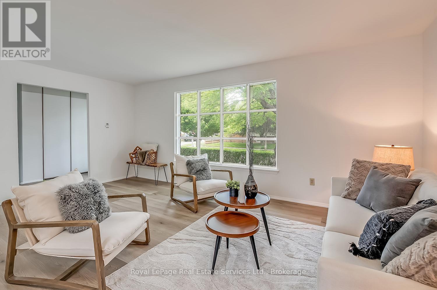 1201 Consort Crescent, Burlington, Ontario  L7M 1J8 - Photo 9 - W12213336