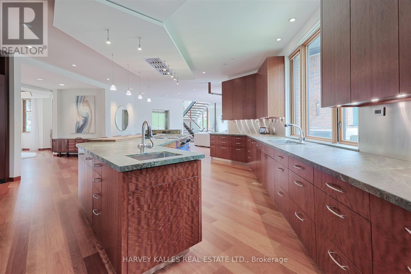 89 Kingsway Crescent, Toronto, Ontario  M8X 2R8 - Photo 14 - W12049040