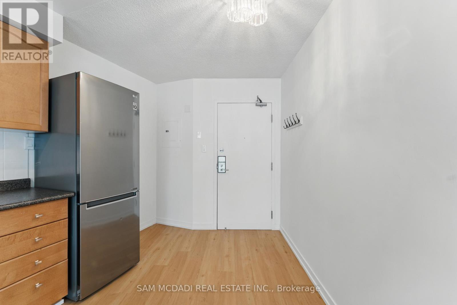721 - 650 Queens Quay W, Toronto, Ontario  M5V 3N2 - Photo 4 - C12206179