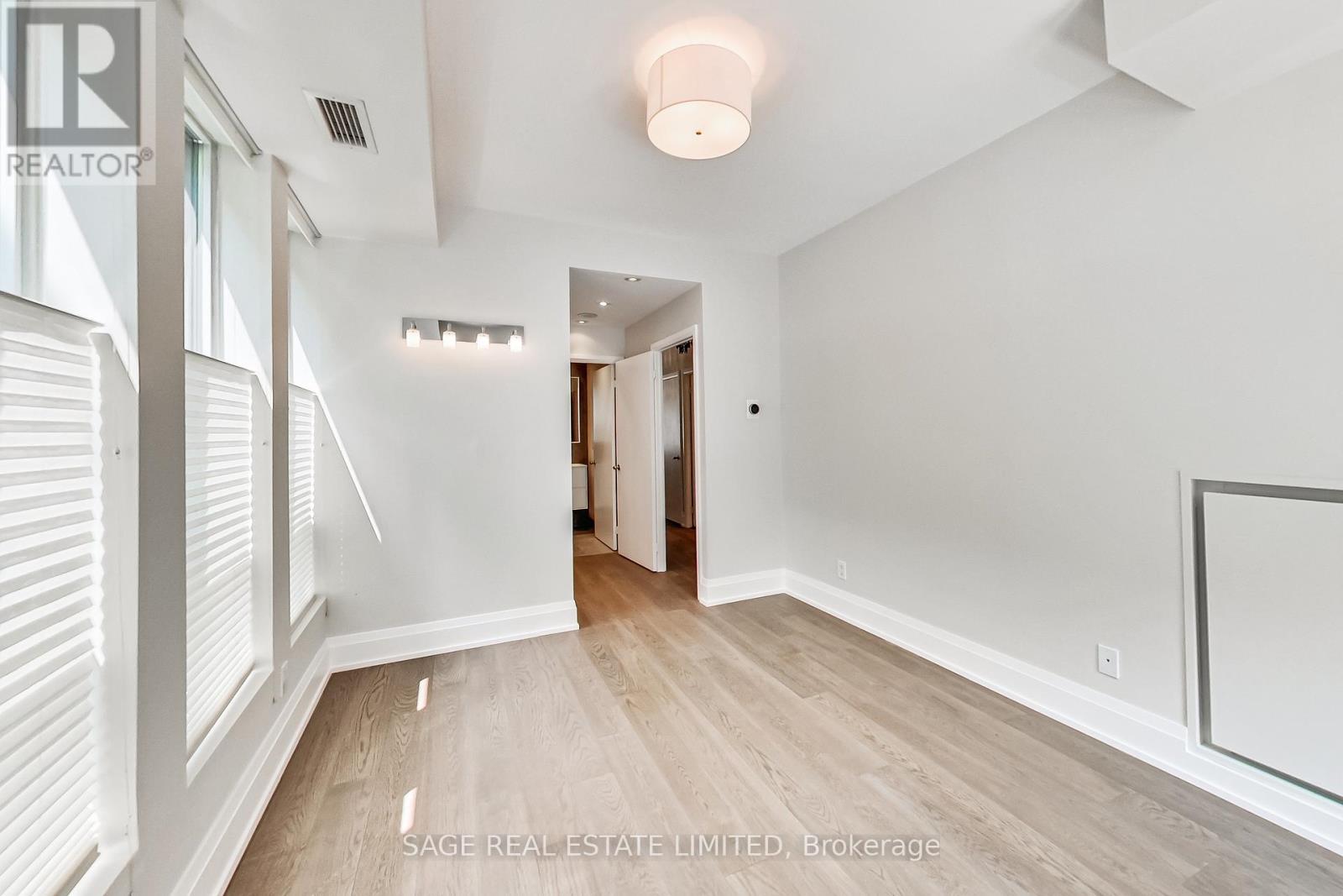 Th 13 - 25 Soho Street, Toronto, Ontario  M5T 3L8 - Photo 11 - C12207605