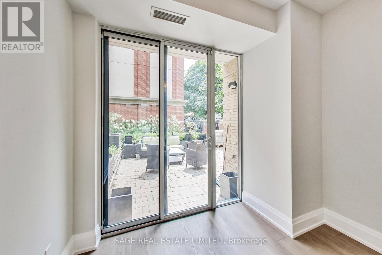 Th 13 - 25 Soho Street, Toronto, Ontario  M5T 3L8 - Photo 17 - C12207605
