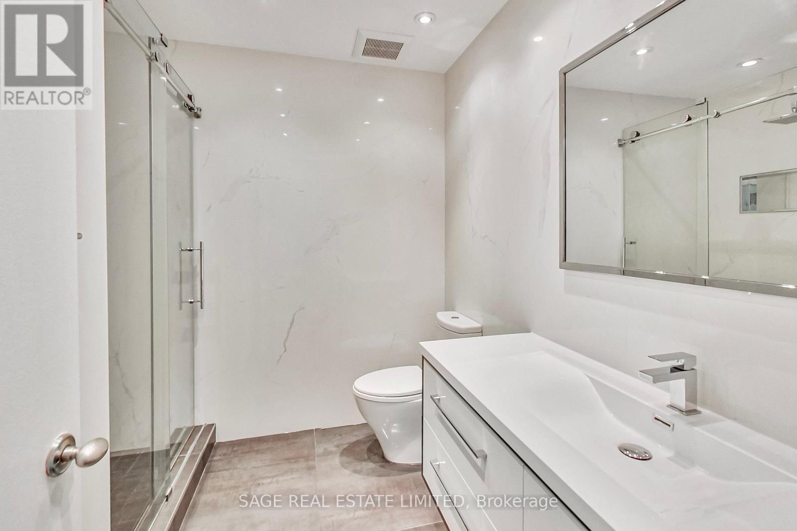 Th 13 - 25 Soho Street, Toronto, Ontario  M5T 3L8 - Photo 13 - C12207605