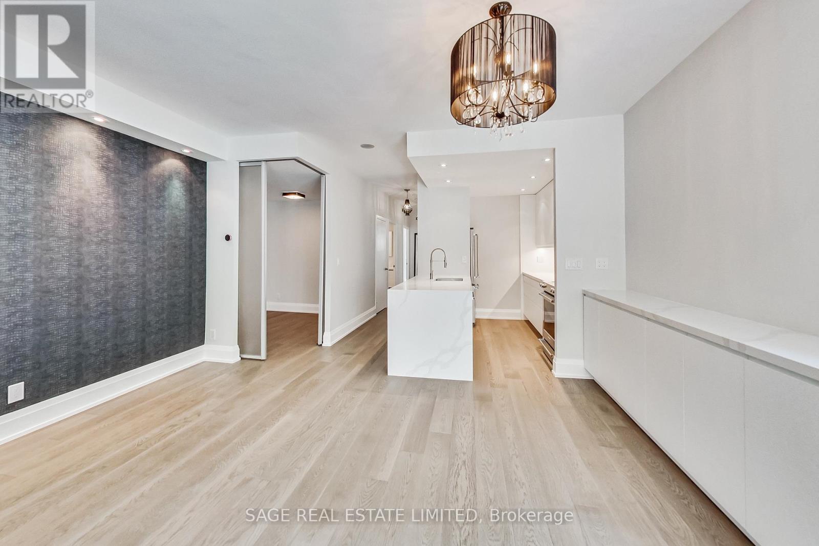Th 13 - 25 Soho Street, Toronto, Ontario  M5T 3L8 - Photo 5 - C12207605