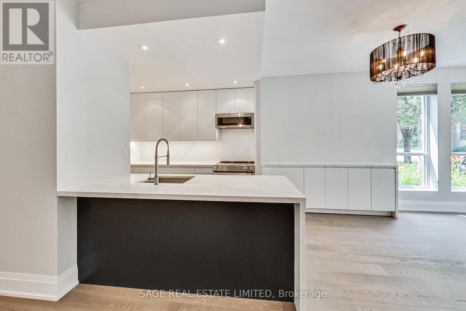 Th 13 - 25 Soho Street, Toronto, Ontario  M5T 3L8 - Photo 9 - C12207605