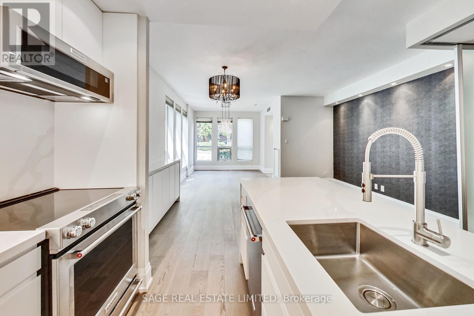 Th 13 - 25 Soho Street, Toronto, Ontario  M5T 3L8 - Photo 7 - C12207605