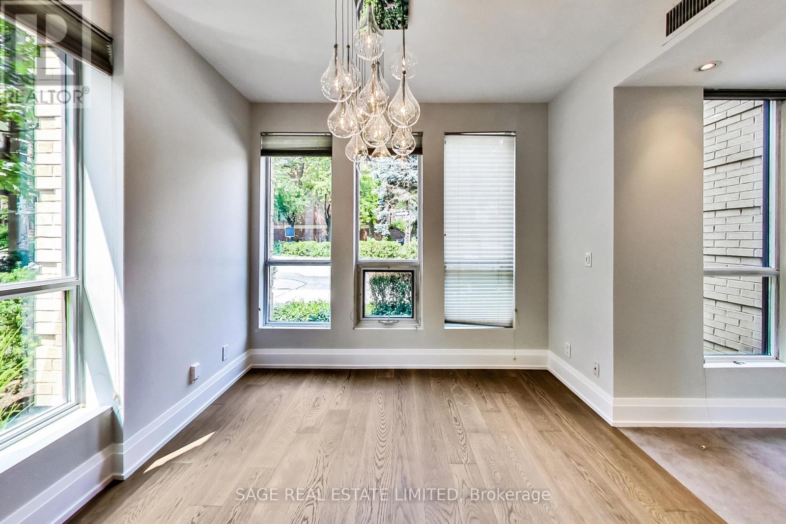 Th 13 - 25 Soho Street, Toronto, Ontario  M5T 3L8 - Photo 4 - C12207605