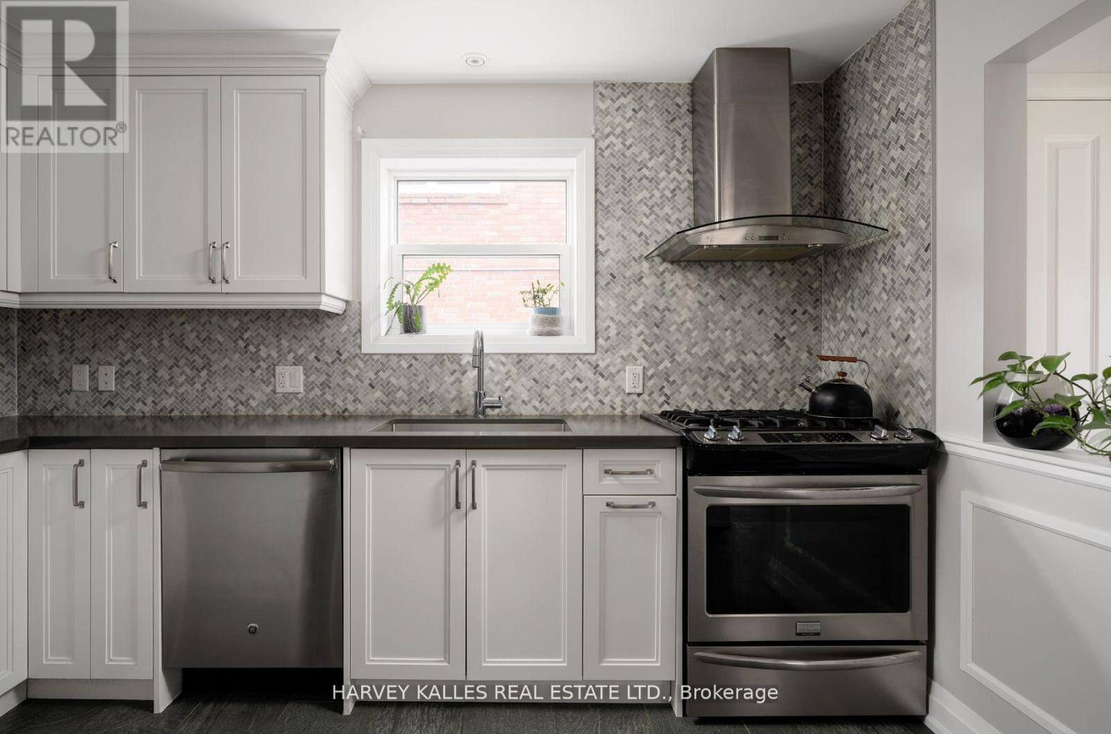 89 Charleswood Drive, Toronto, Ontario  M3H 1X5 - Photo 6 - C12212169